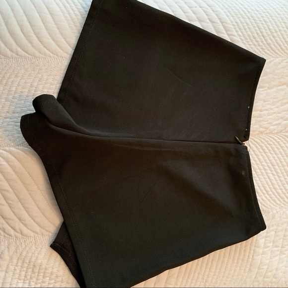 TOBI SKORT - Picture 2 of 5